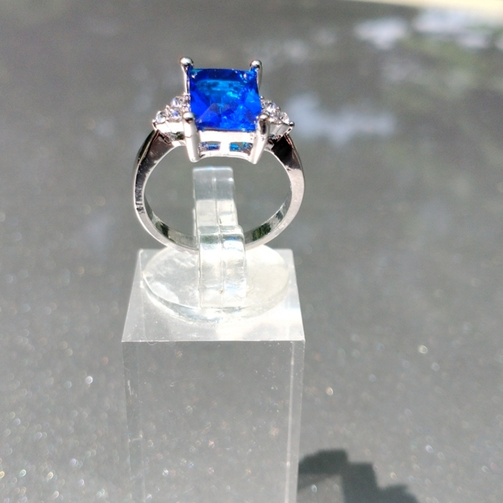 Sapphire and cz exquisite ring